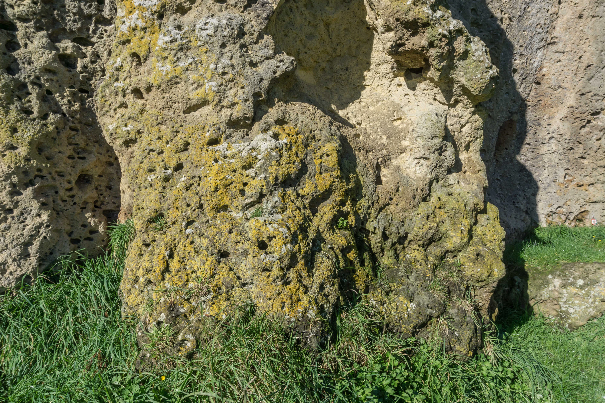 porous limestone cliffs 032 — Descargar
