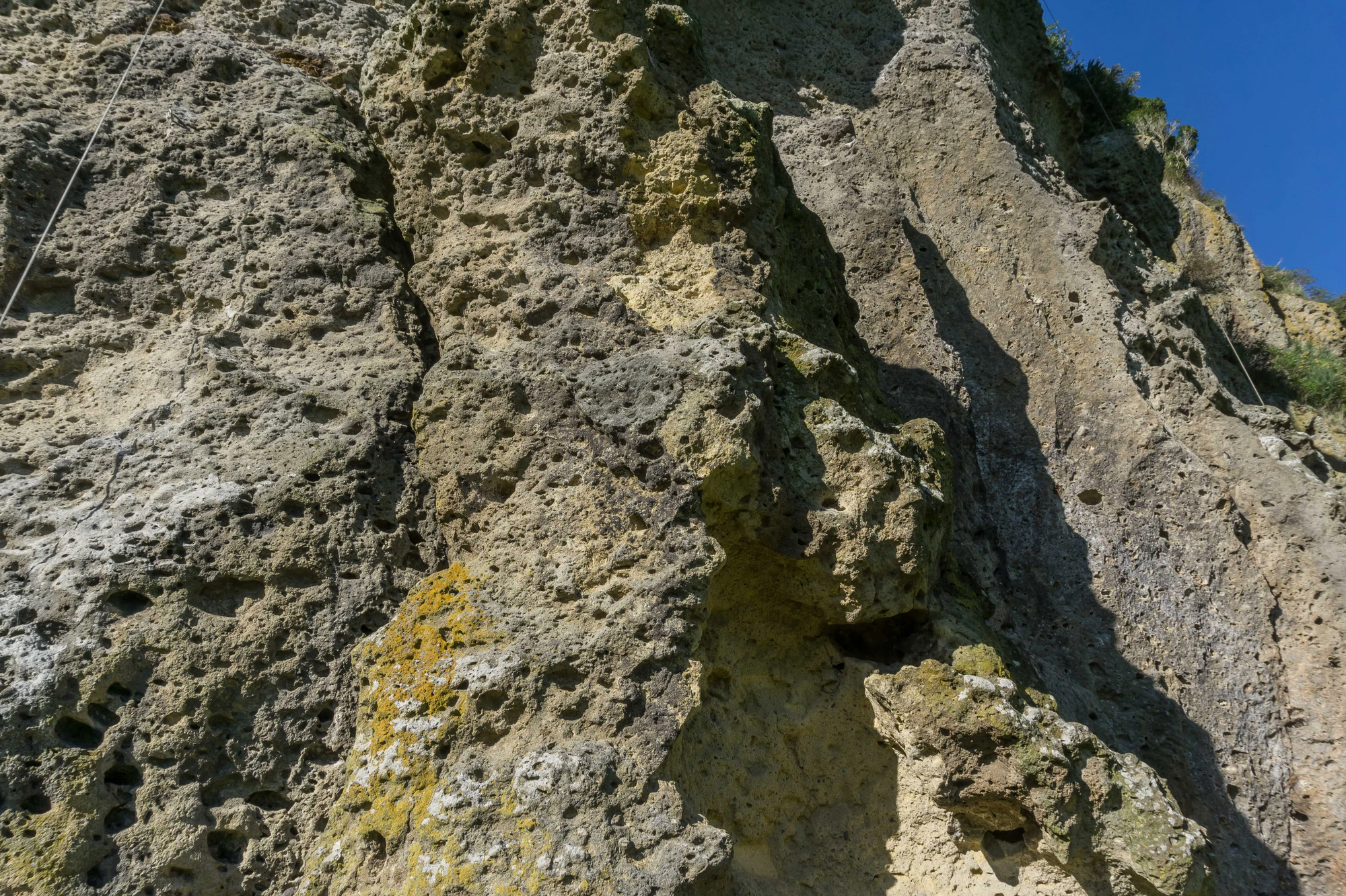 porous limestone cliffs 033 — Скачать