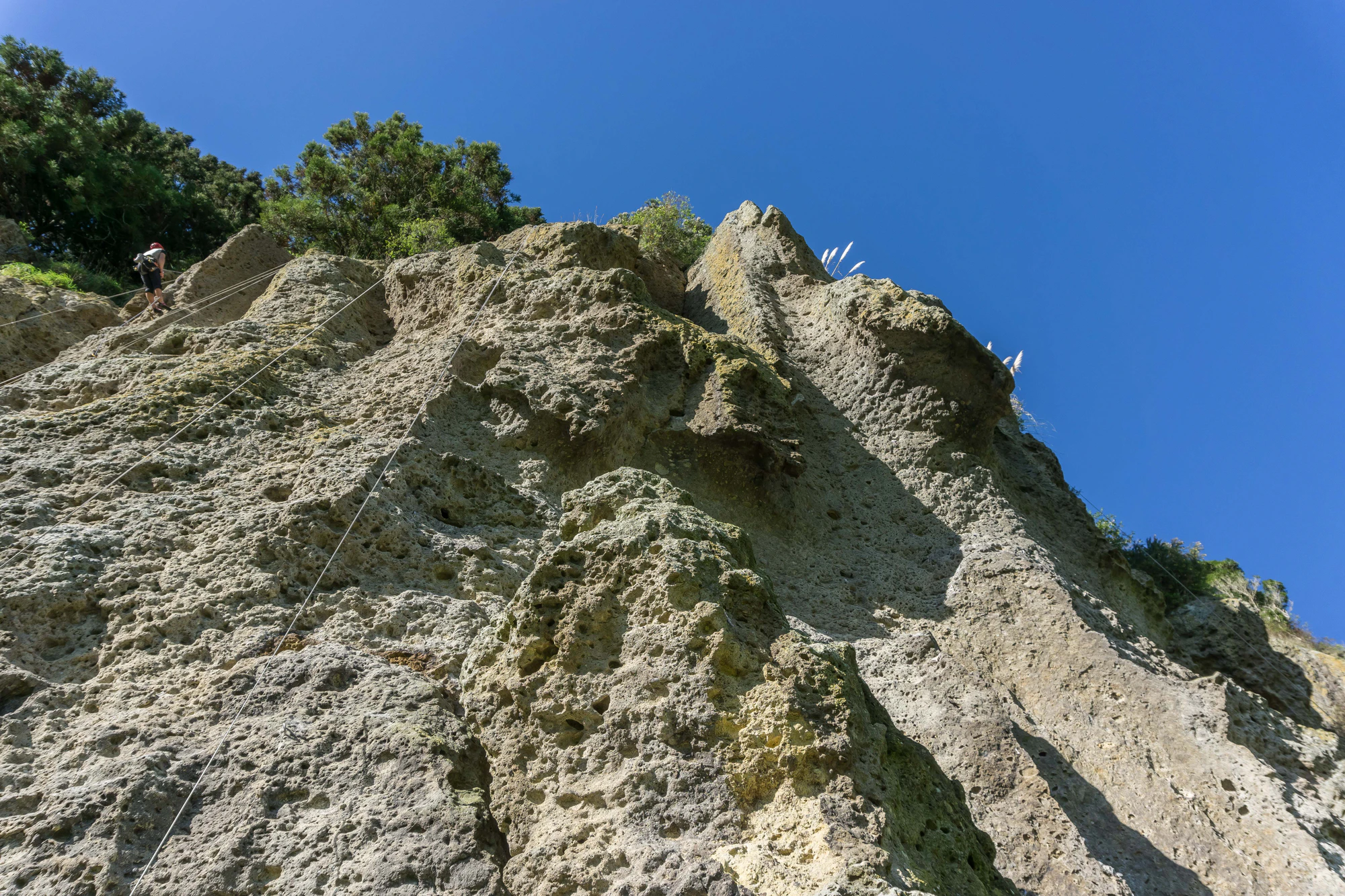 porous limestone cliffs 034 — Скачать