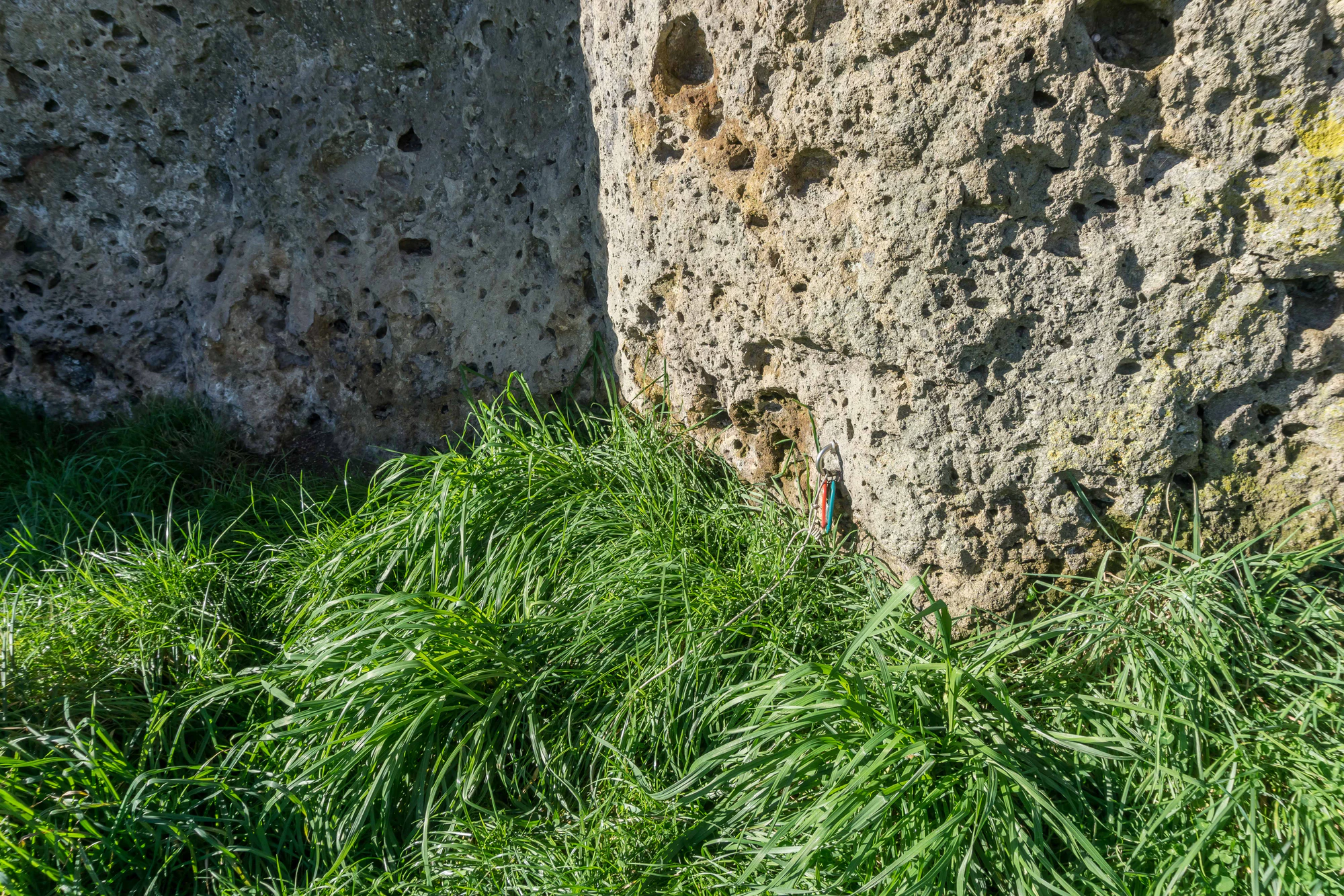 porous limestone cliffs 038 — Скачать