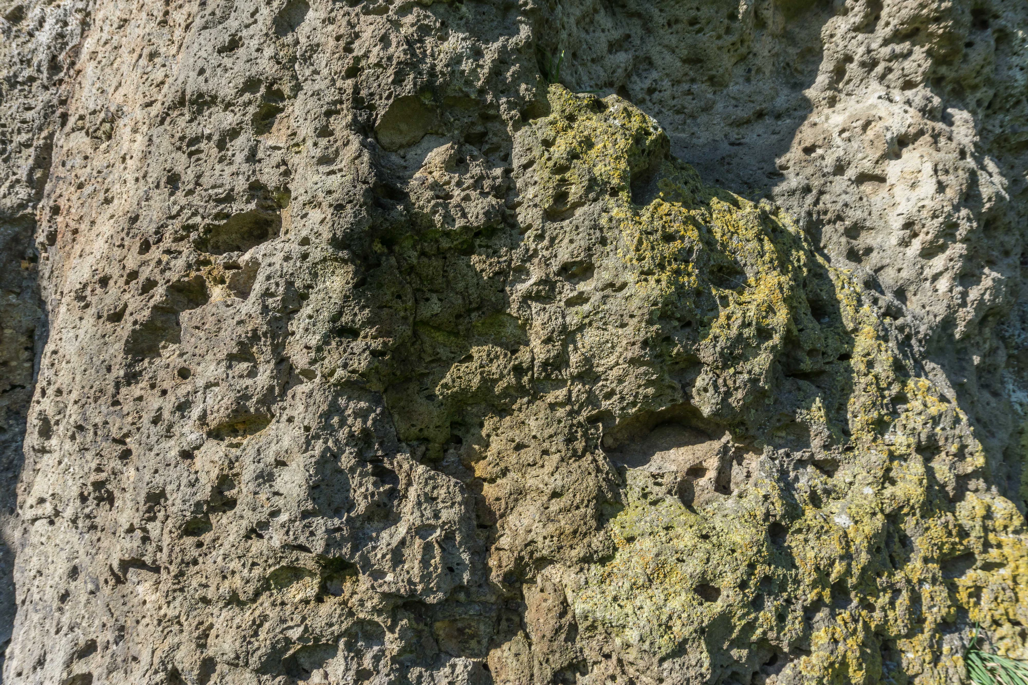 porous limestone cliffs 039 — Descargar