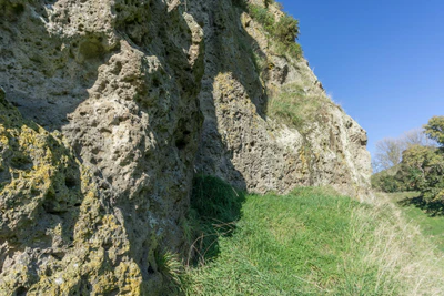 porous limestone cliffs 041 — Descargar