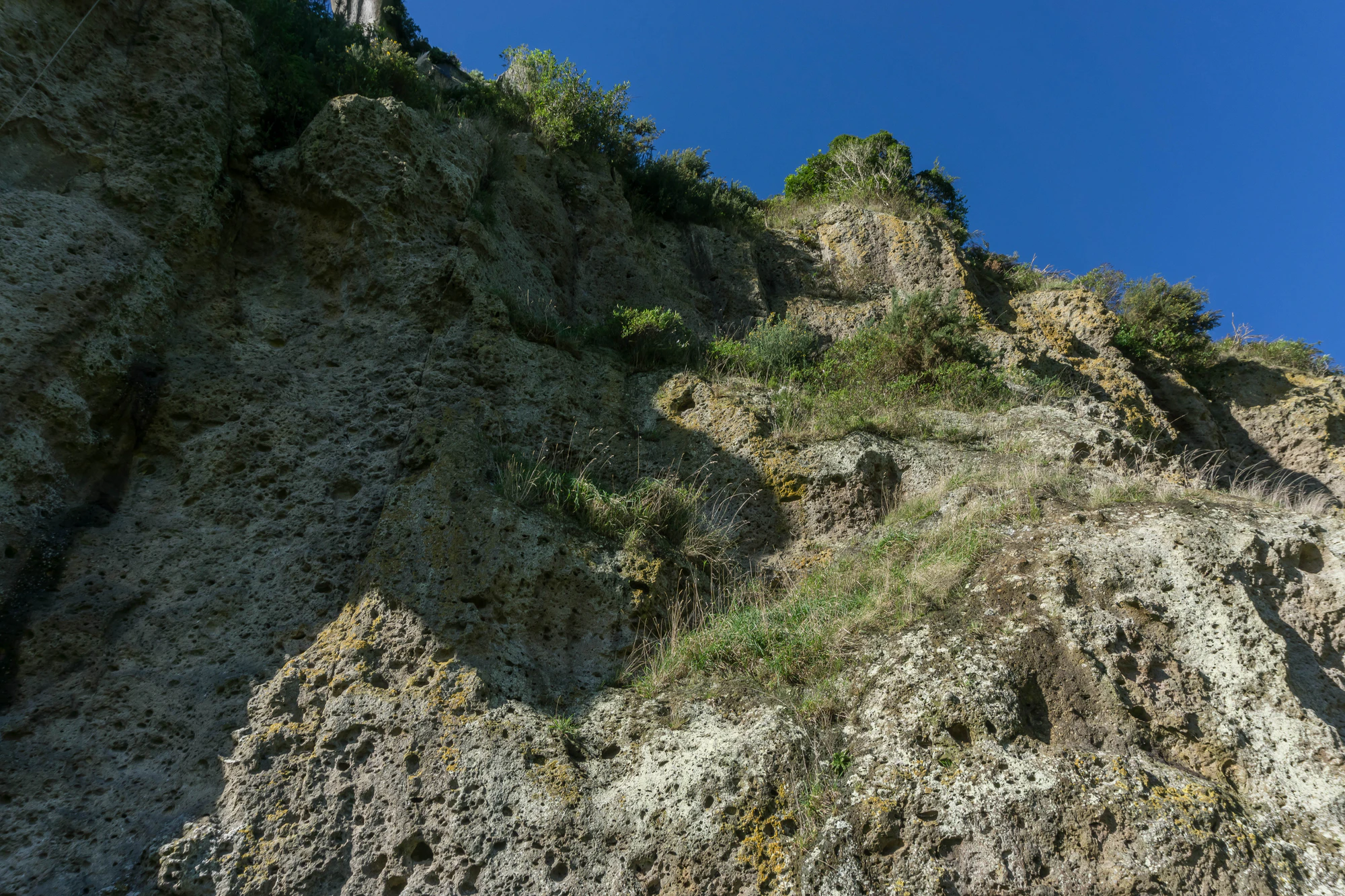porous limestone cliffs 048 — Скачать