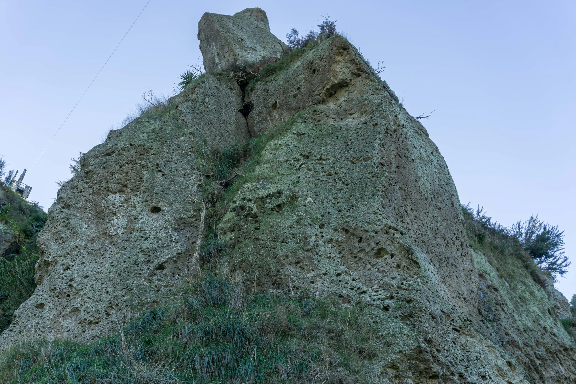 porous limestone cliffs 061 — Descargar