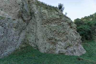porous limestone cliffs 063 — Descargar