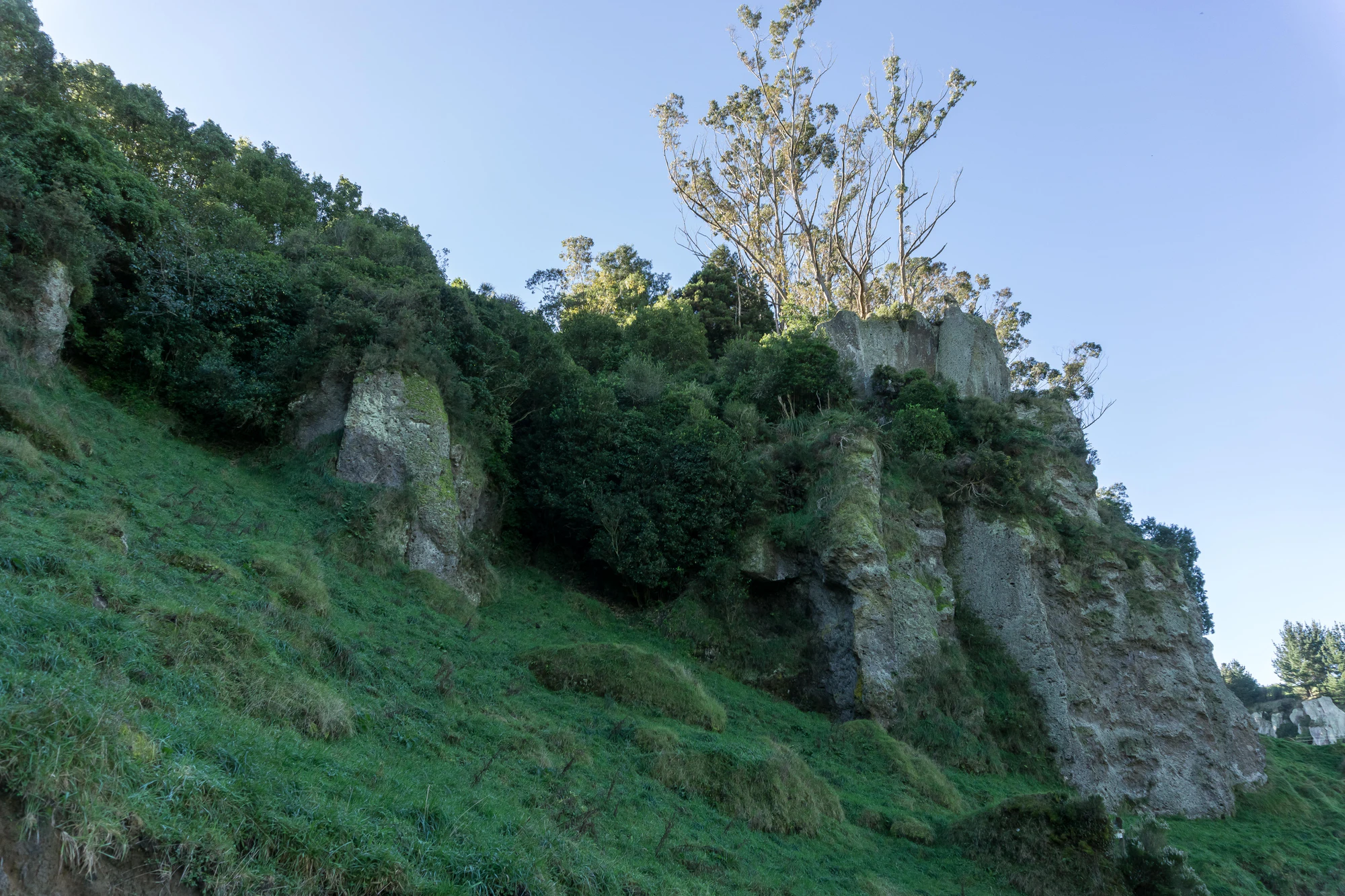 porous limestone cliffs 065 — Descargar