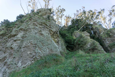 porous limestone cliffs 069 — Descargar