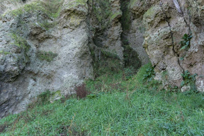 porous limestone cliffs 075 — Descargar