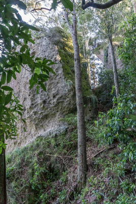 porous limestone cliffs 103 — Descargar