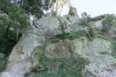 porous limestone cliffs 105 — Descargar