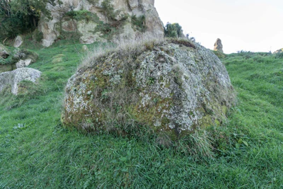 porous limestone cliffs 110 — Descargar