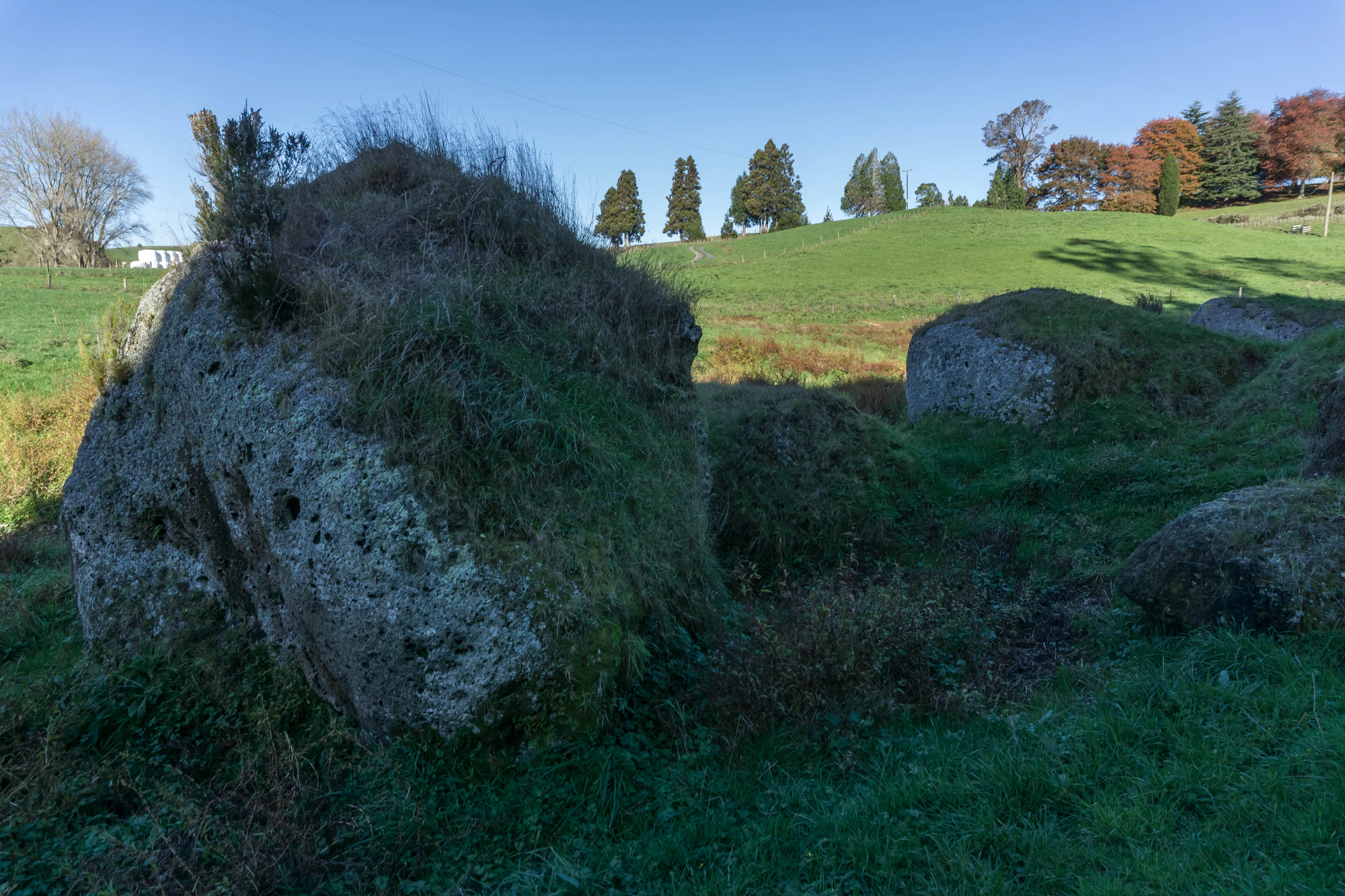 porous limestone cliffs 117 — Скачать