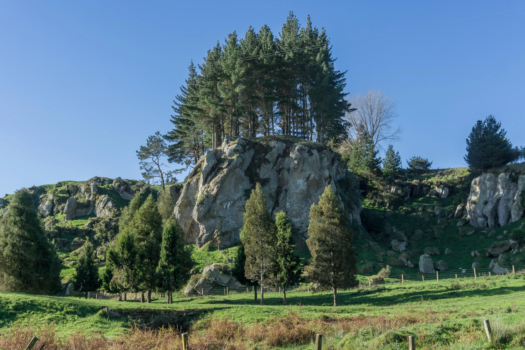 porous limestone cliffs 120 — Скачать