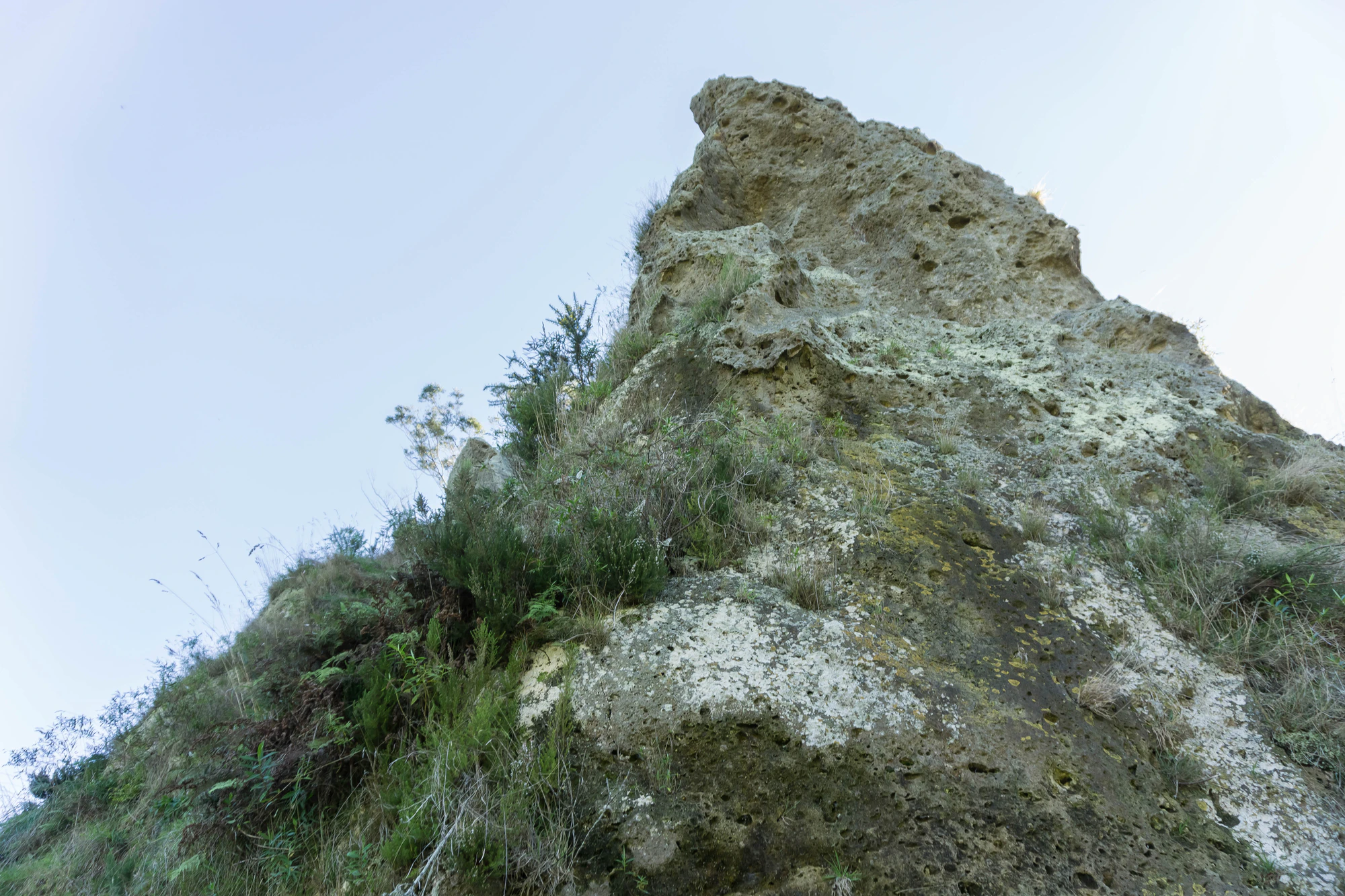porous limestone cliffs 123 — Descargar