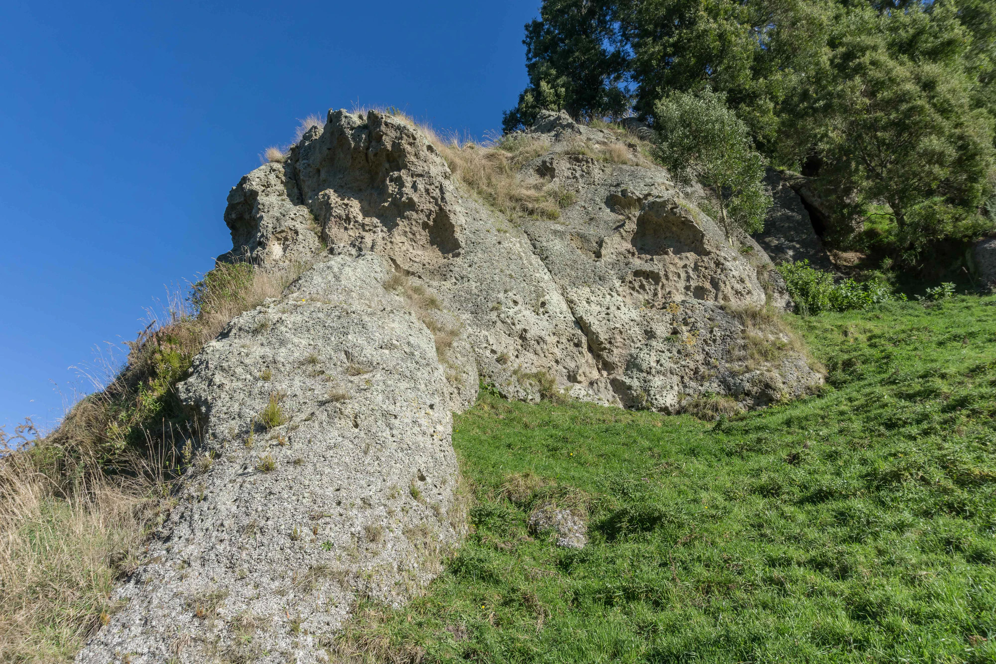 porous limestone cliffs 130 — Descargar