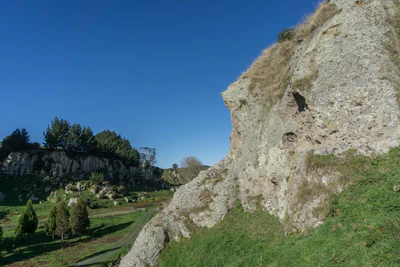 porous limestone cliffs 131 — Скачать