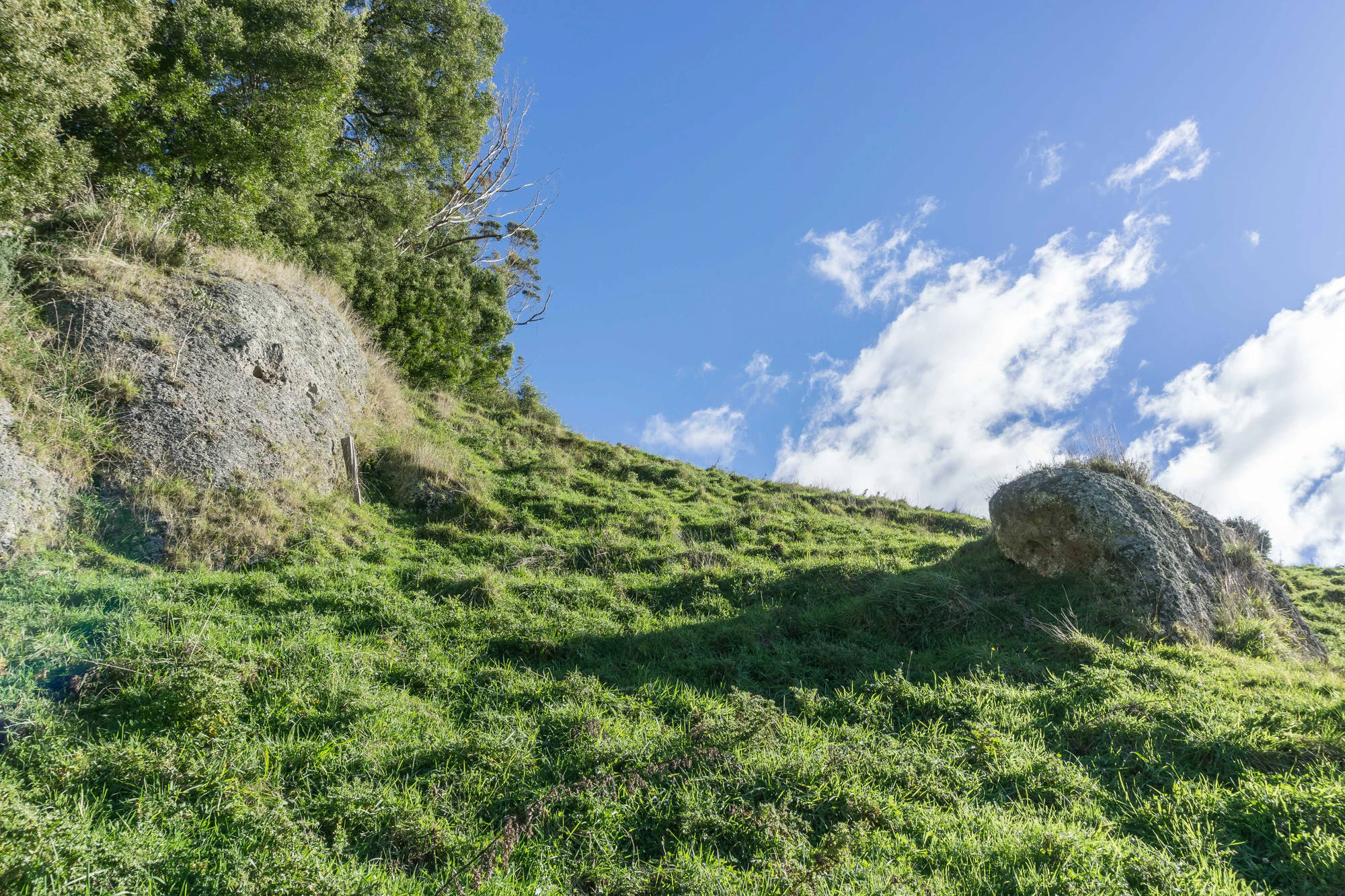 porous limestone cliffs 134 — Скачать