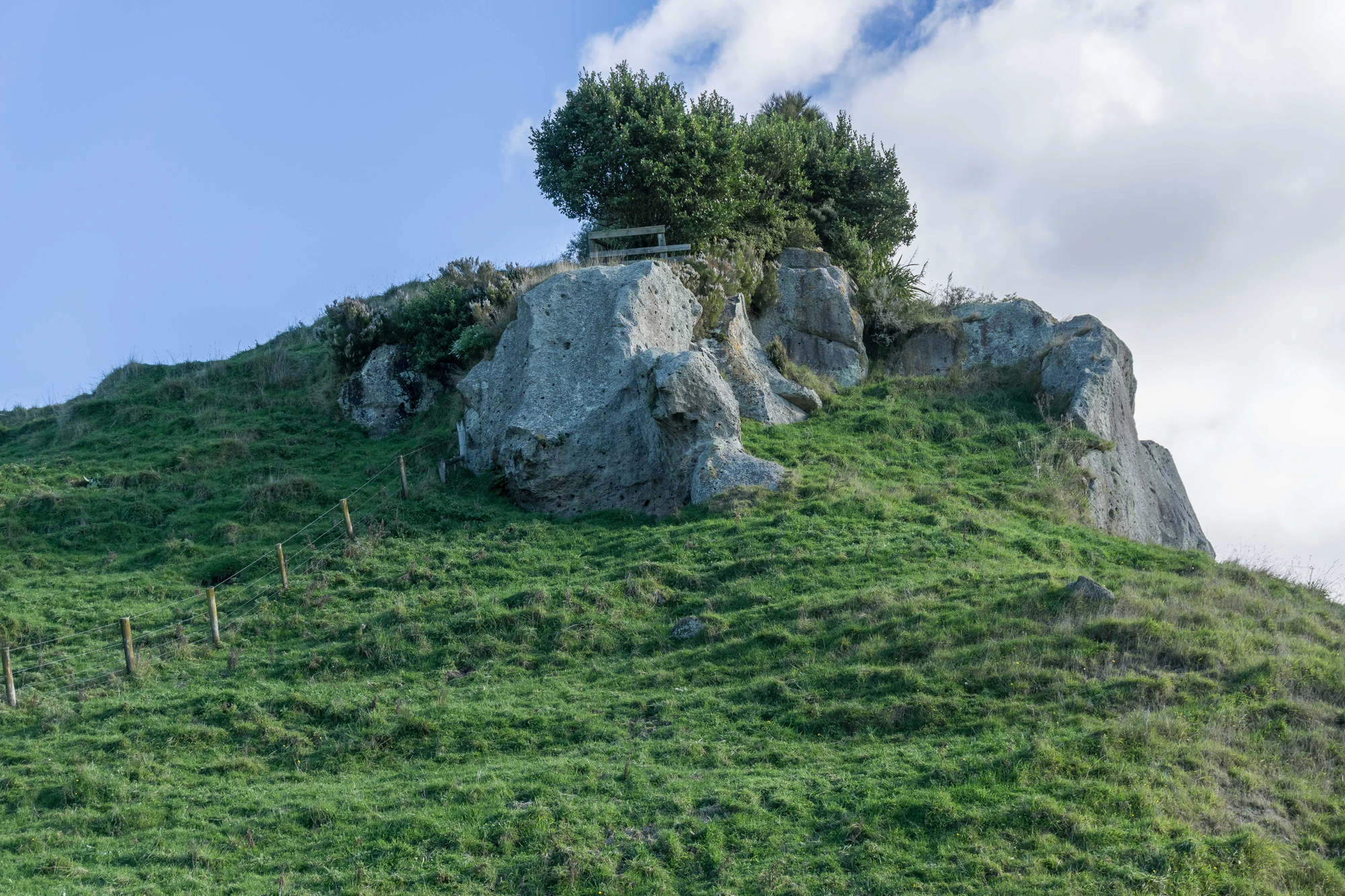 porous limestone cliffs 138 — Скачать