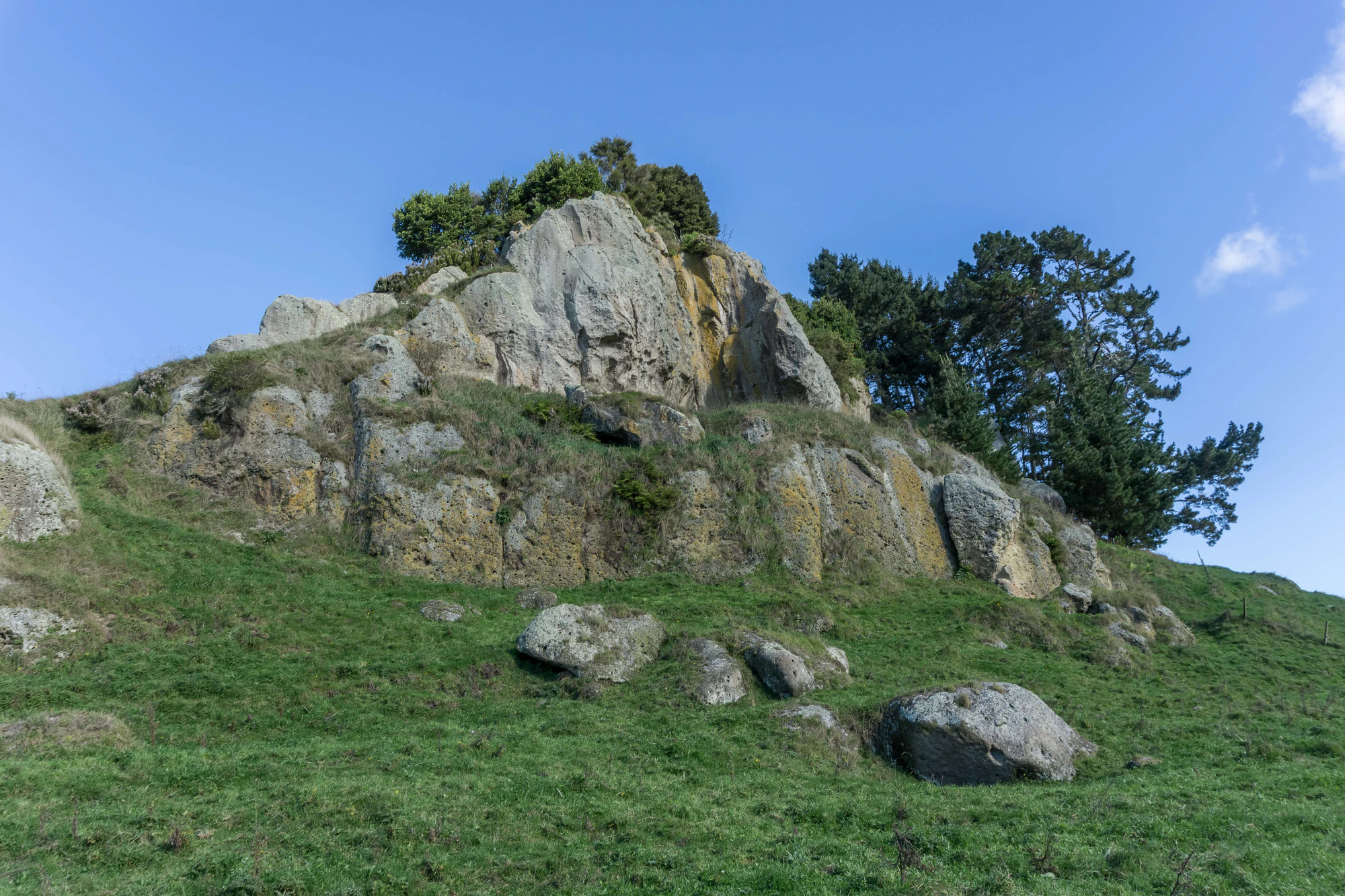 porous limestone cliffs 140 — Descargar