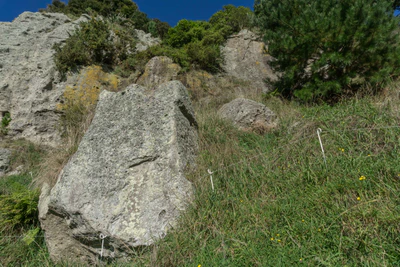 porous limestone cliffs 148 — Descargar