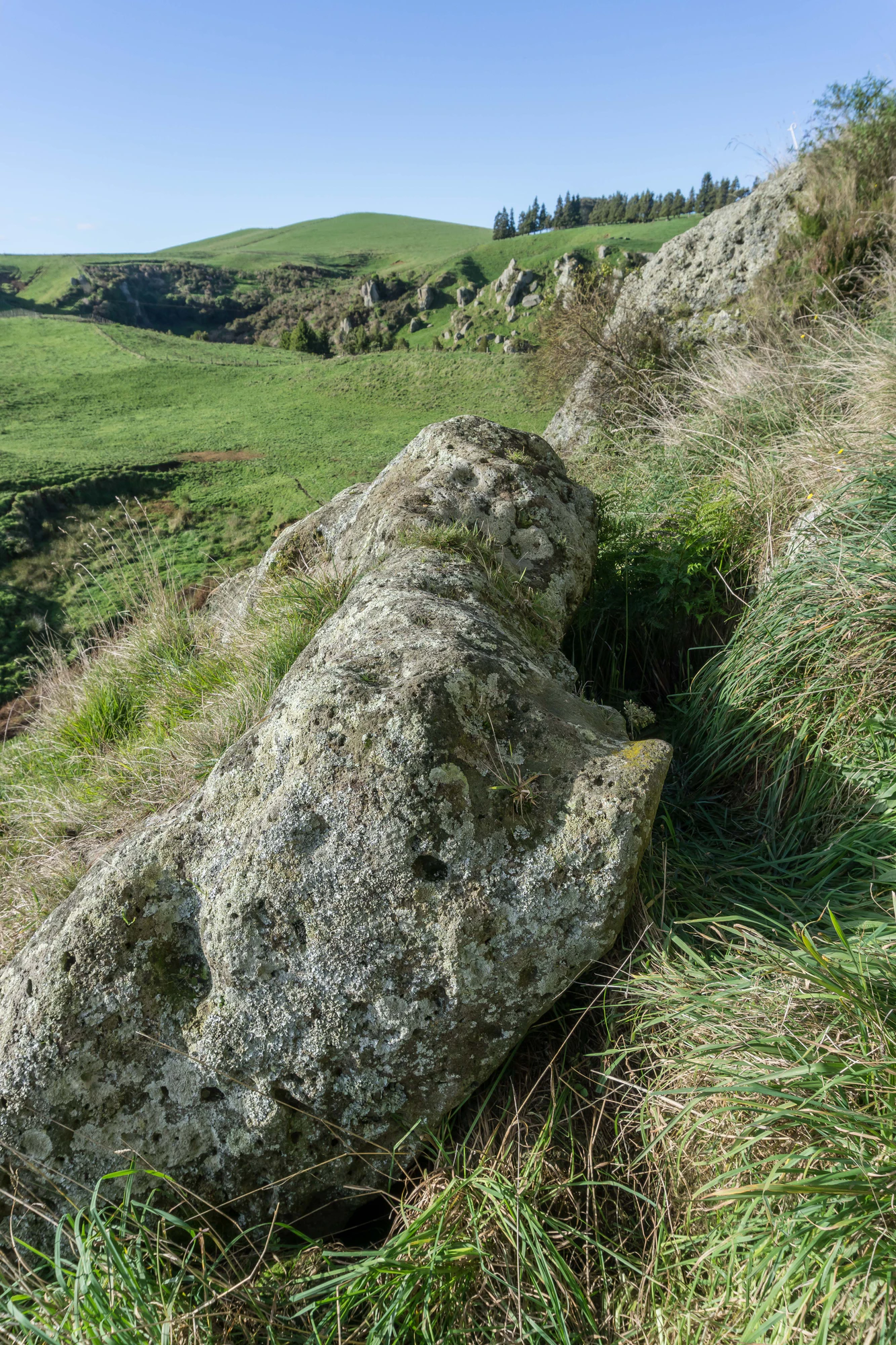 porous limestone cliffs 152 — Descargar