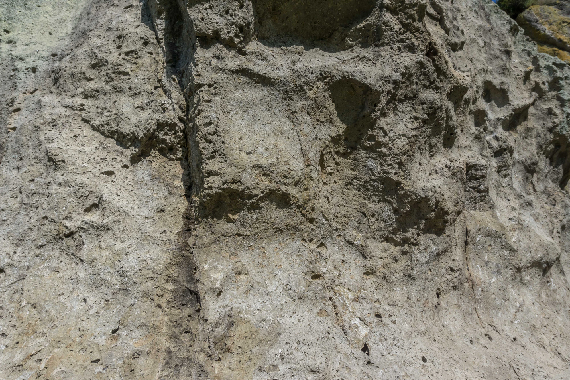 porous limestone cliffs 156 — Descargar