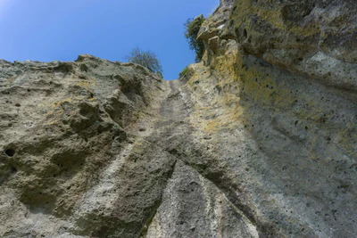 porous limestone cliffs 159 — Descargar