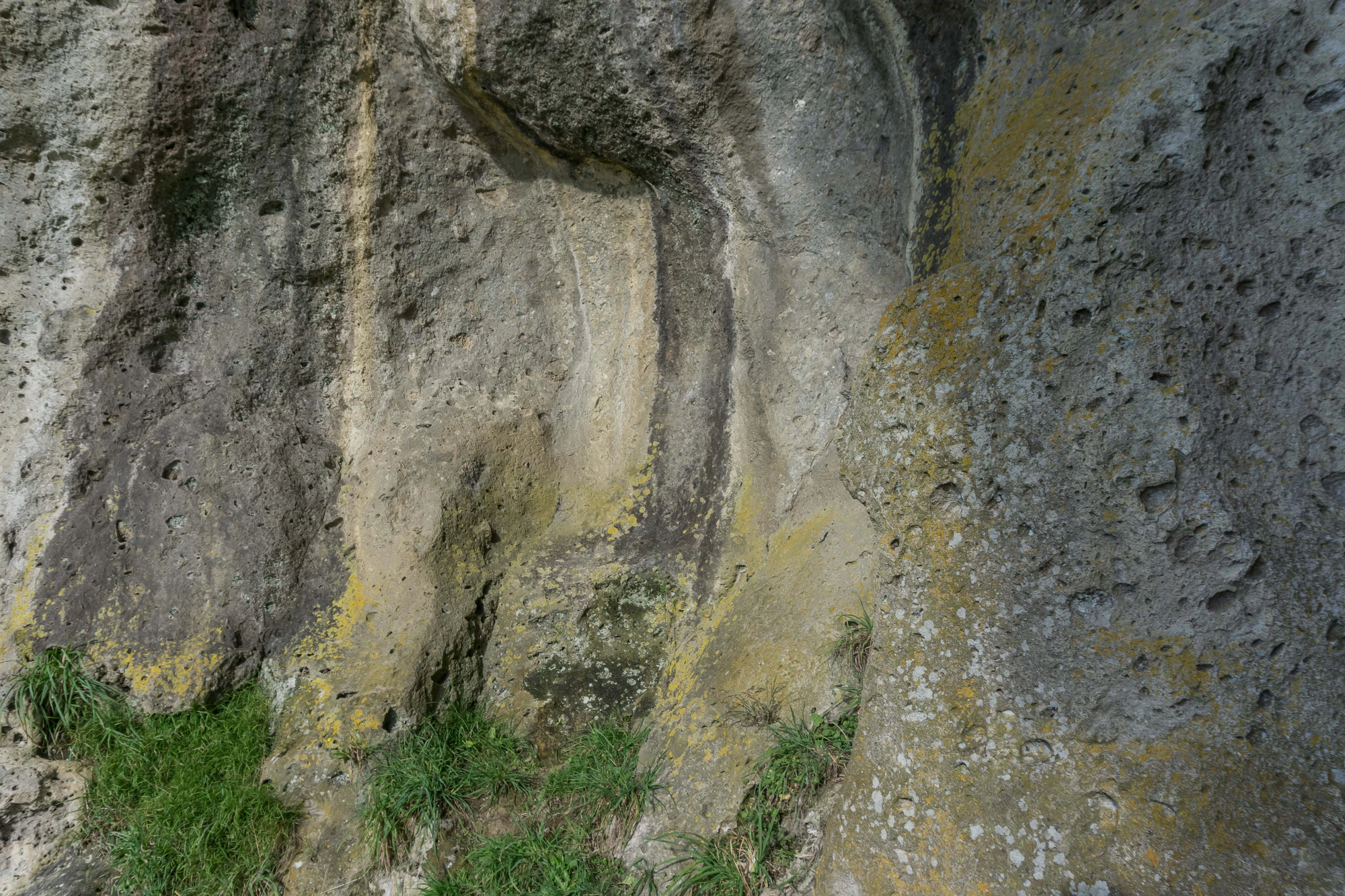 porous limestone cliffs 160 — Скачать