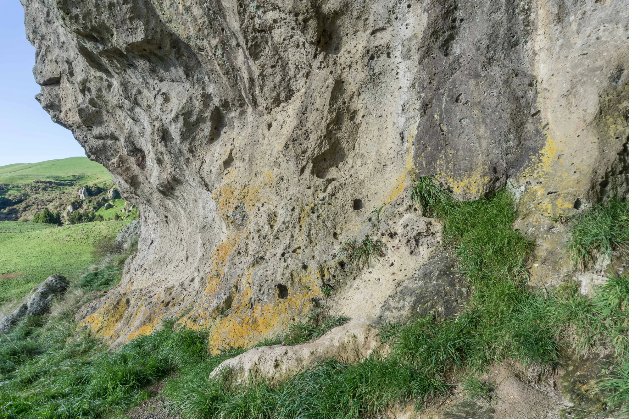 porous limestone cliffs 162 — Descargar