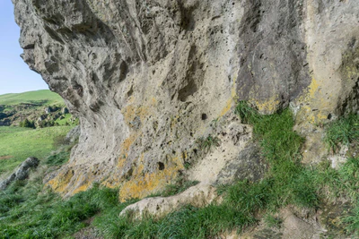 porous limestone cliffs 162 — Descargar