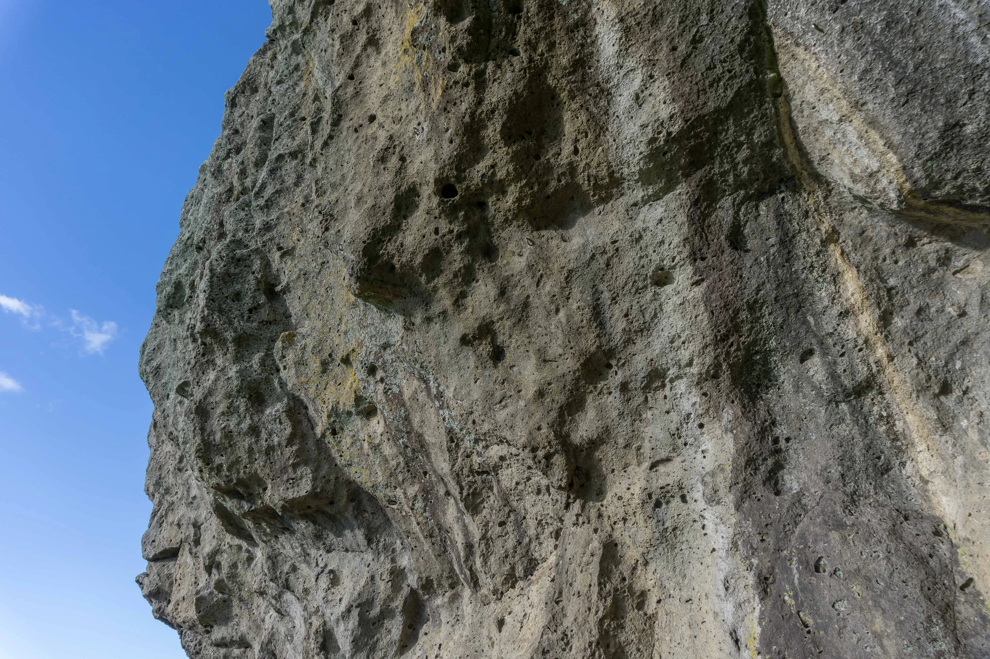 porous limestone cliffs 163 — Скачать