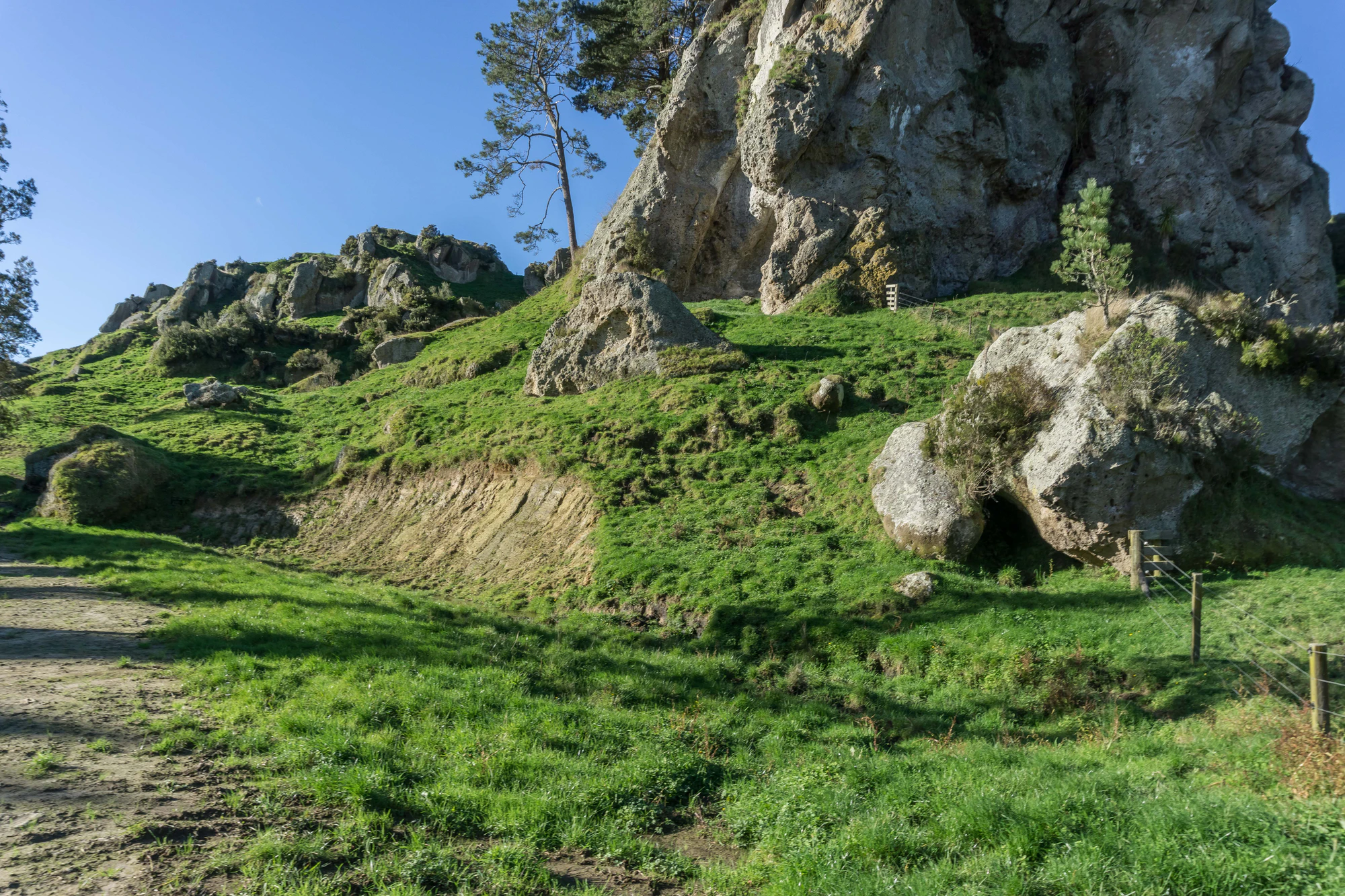 porous limestone cliffs 169 — Скачать