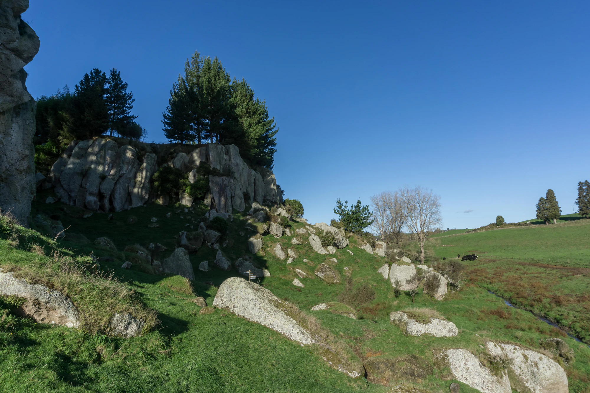 porous limestone cliffs 171 — Descargar