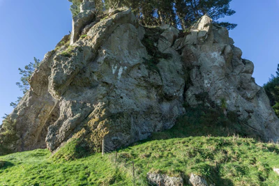 porous limestone cliffs 173 — Descargar