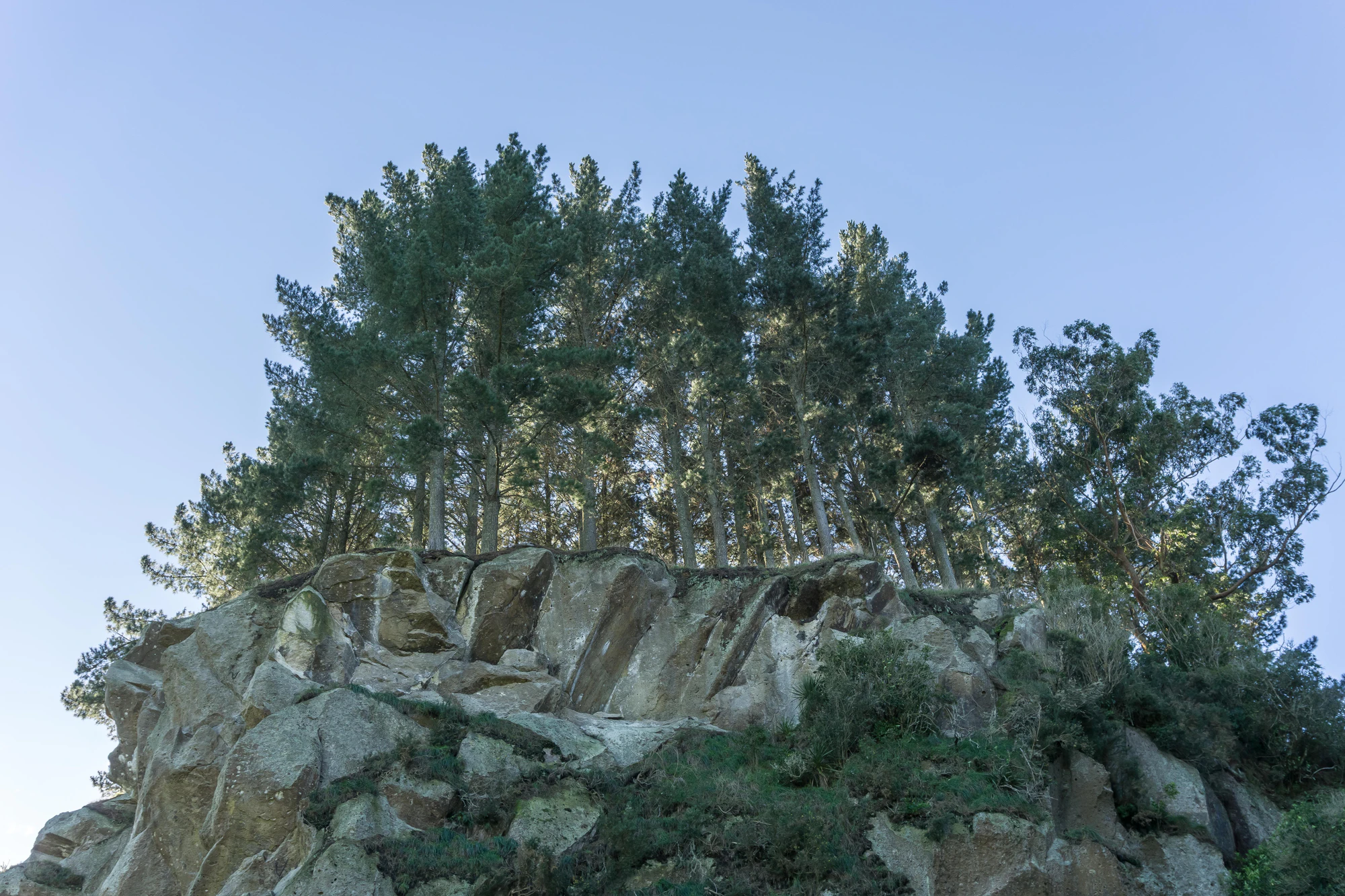 porous limestone cliffs 179 — Descargar