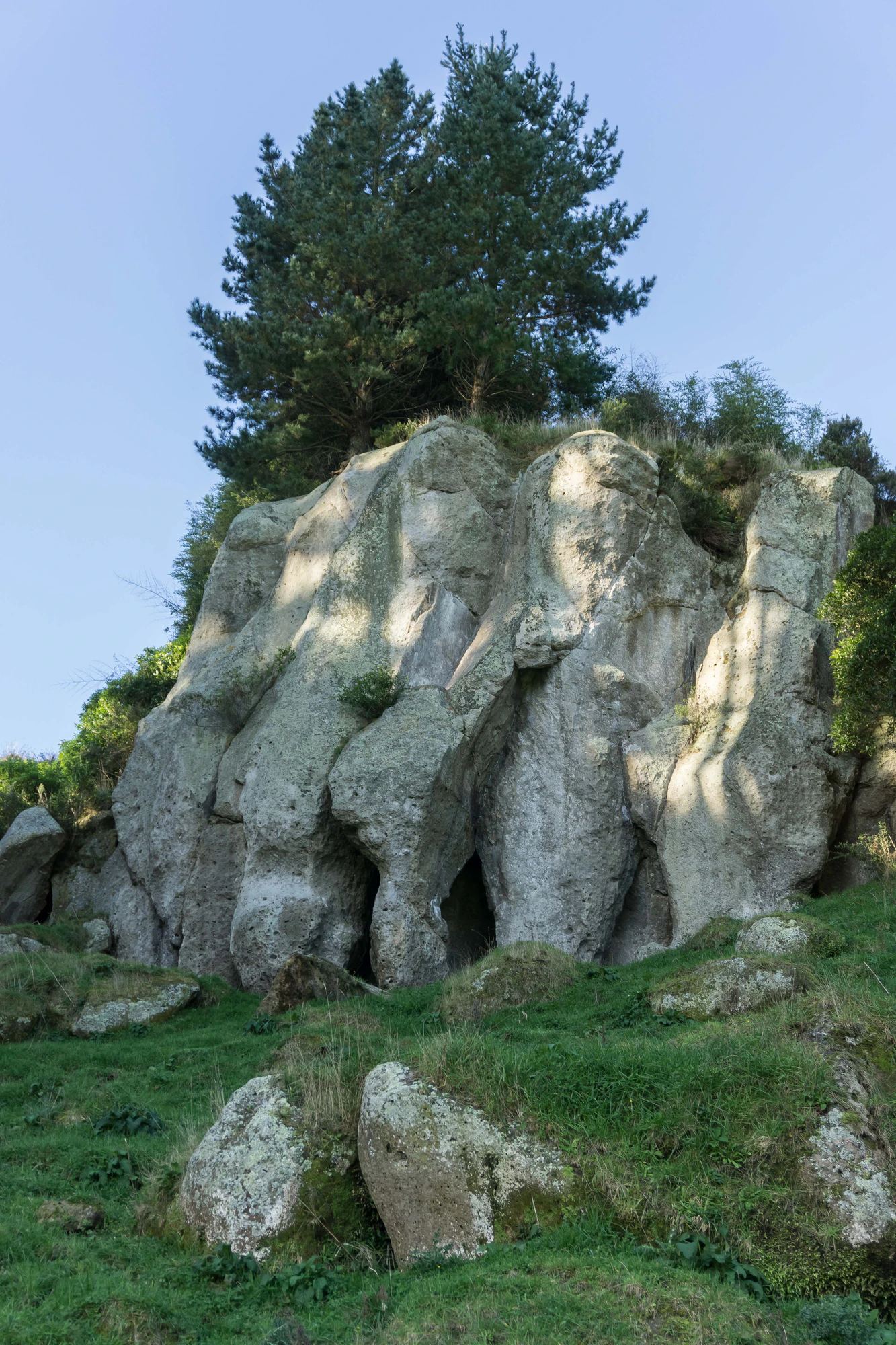 porous limestone cliffs 181 — Скачать