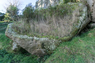 porous limestone cliffs 183 — Descargar