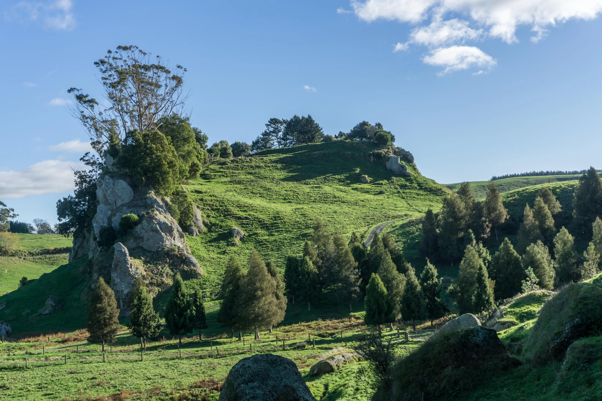 porous limestone cliffs 186 — Скачать