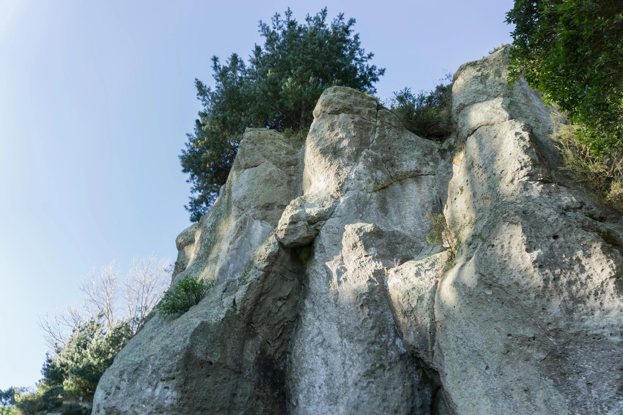 porous limestone cliffs 188 — Скачать