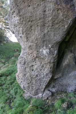 porous limestone cliffs 189 — Descargar