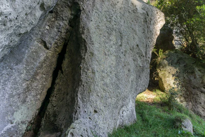 porous limestone cliffs 192 — Descargar