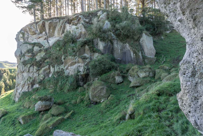 porous limestone cliffs 195 — Descargar