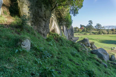 porous limestone cliffs 198 — Descargar