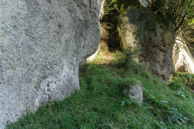 porous limestone cliffs 199 — Descargar