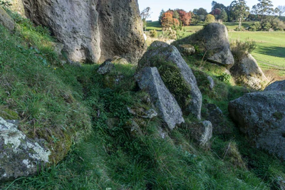 porous limestone cliffs 200 — Descargar