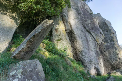 porous limestone cliffs 201 — Скачать