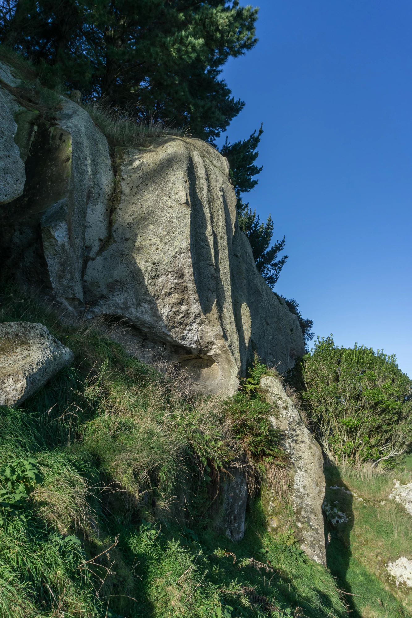 porous limestone cliffs 208 — Descargar