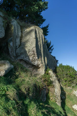 porous limestone cliffs 208 — Descargar