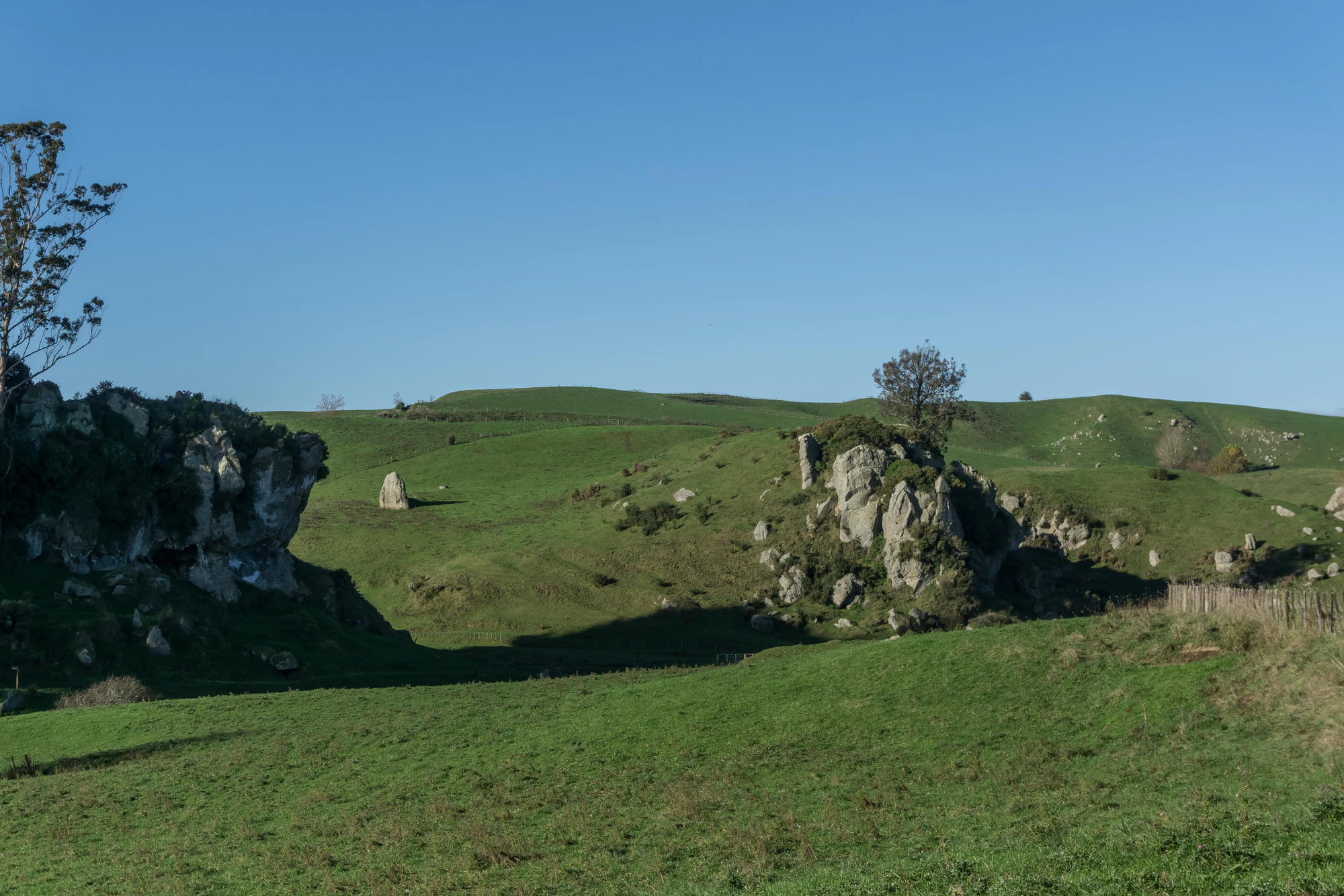 porous limestone cliffs 217 — Descargar