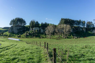 porous limestone cliffs 218 — Скачать